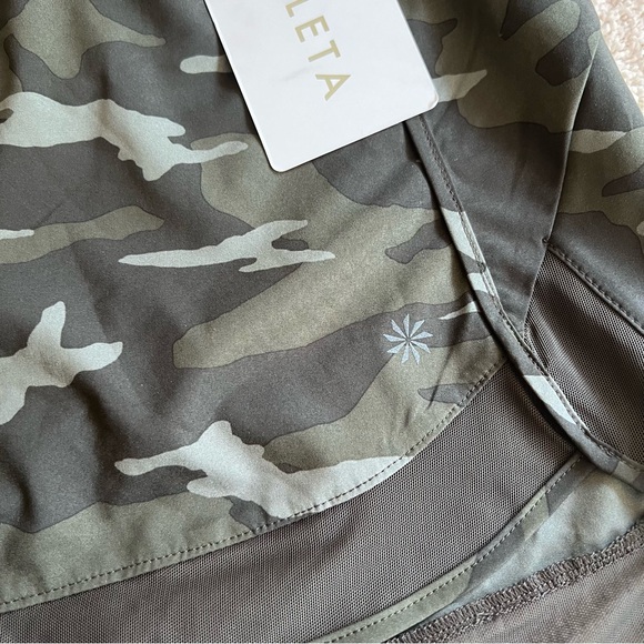 Athleta printed MESH RACER RUN SHORTS 4" CAMO Size 1x - Picture 7 of 13